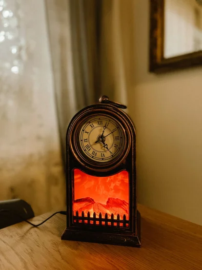 Новогодний светильник "Камин с часами"